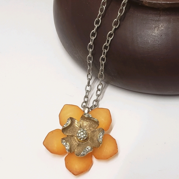 Jewelry - Beautiful Orange Crystal Flower Necklace
